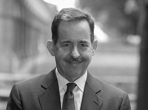 stephen_mull_da_header_bw-crop-u149224